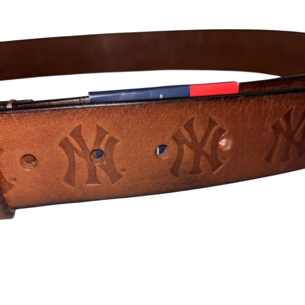 New York Yankees Brown Leather Belt Logo Embossed Size XL Officially Licensed